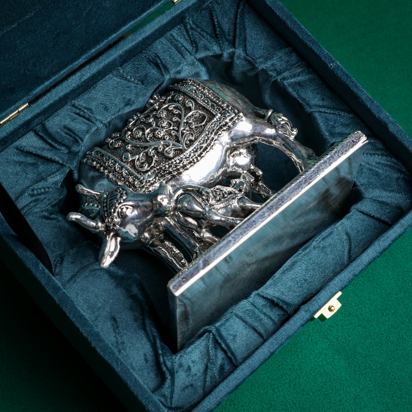 COW WITH CALF ( WITH BOX)