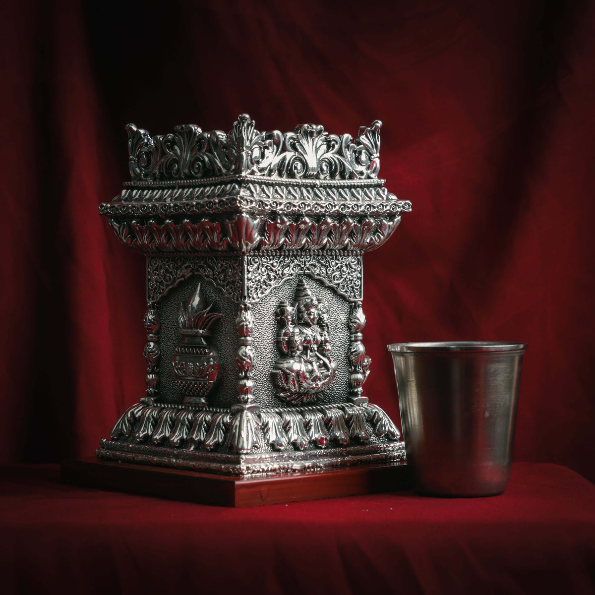 VRINDA TULSI STAND
