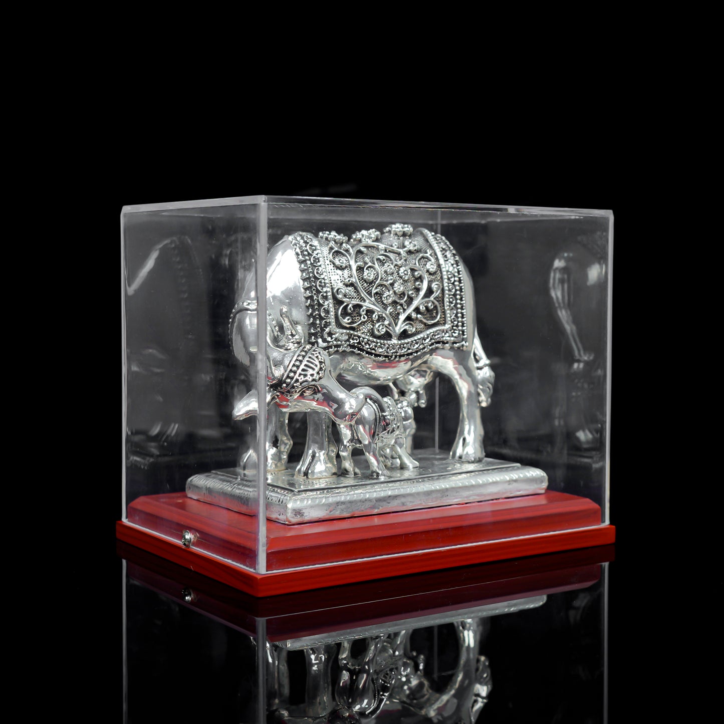 COW WITH CALF ( WITH BOX)