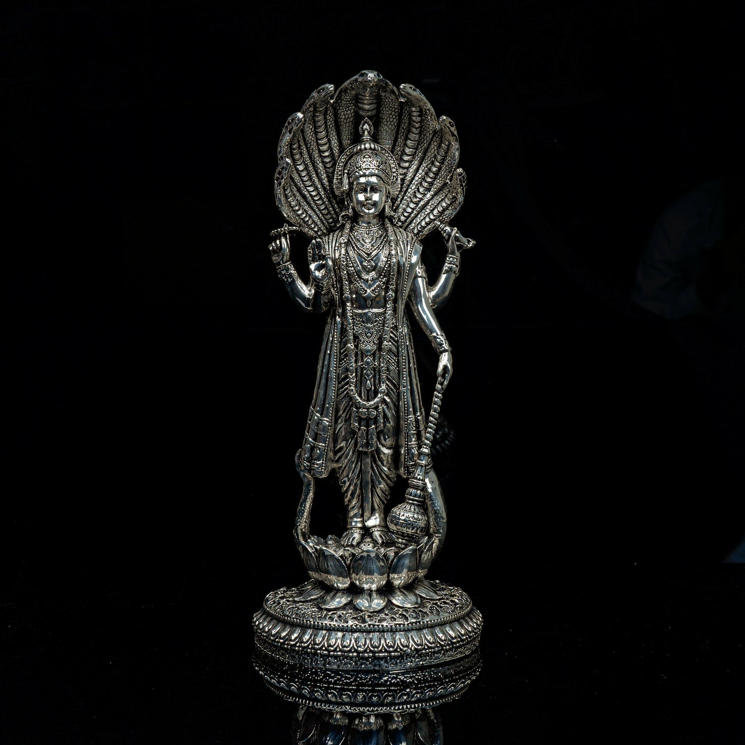 How to Choose the Right Silver Vishnu Idol for Home Temple That Truly Feels Right in Your Space